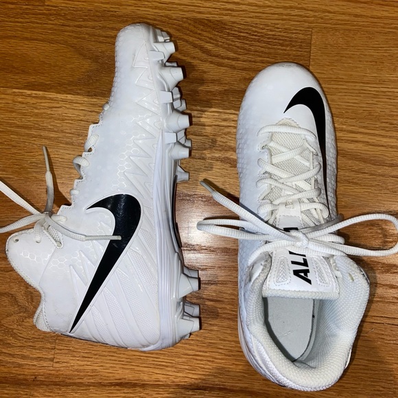 nike men's alpha menace varsity mid football cleats